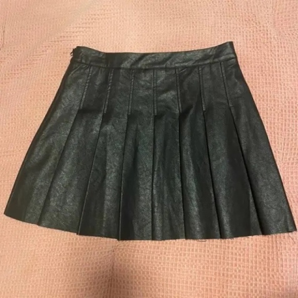 Le Lis Vegan Leather Black Pleated Mini Skirt Size Small